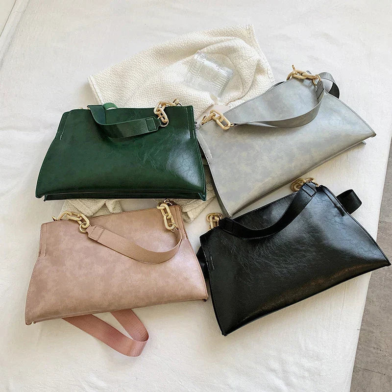 Elegant shoulder bag in soft leather | Spacious trendy bag