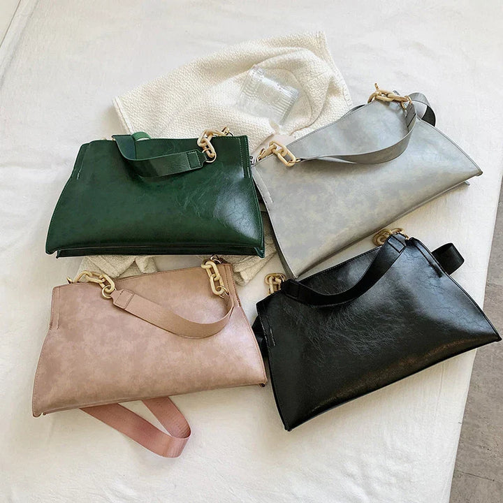 Elegant shoulder bag in soft leather | Spacious trendy bag
