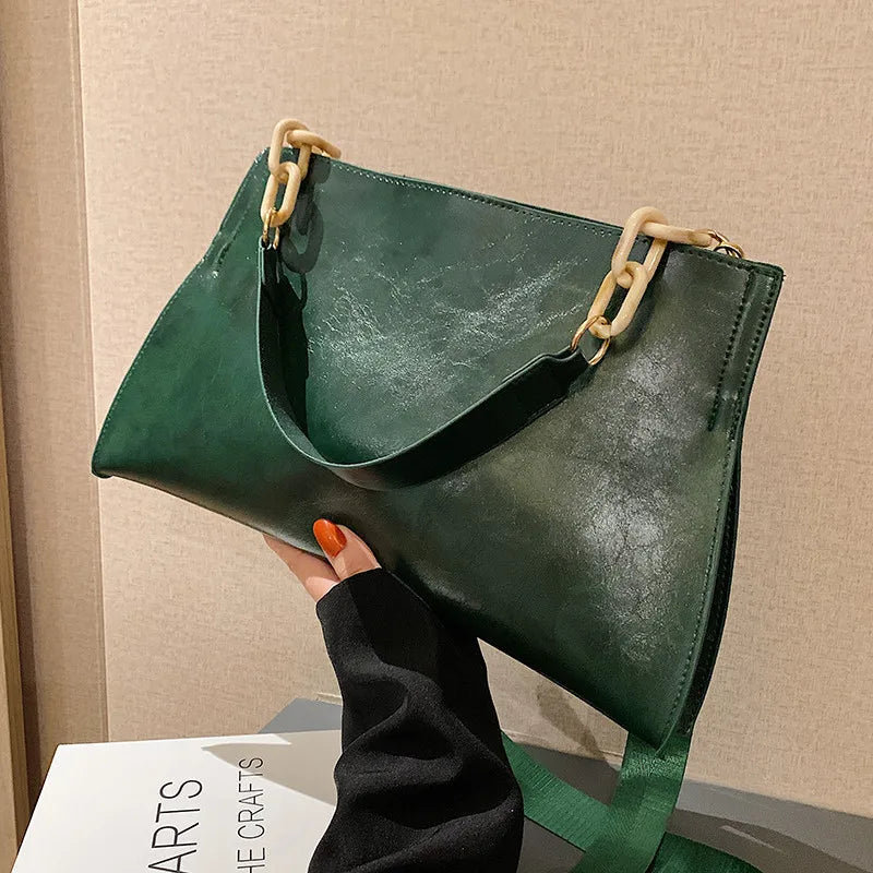 Elegant shoulder bag in soft leather | Spacious trendy bag