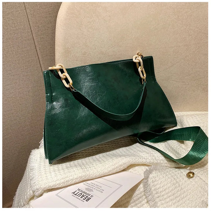Elegant shoulder bag in soft leather | Spacious trendy bag