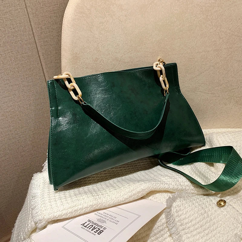 Elegant shoulder bag in soft leather | Spacious trendy bag