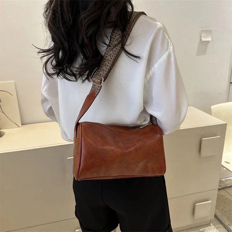 Boston Handbag in Vintage Chic PU Leather | Trendy Crossbody Bag