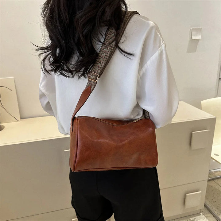 Boston Handbag in Vintage Chic PU Leather | Trendy Crossbody Bag