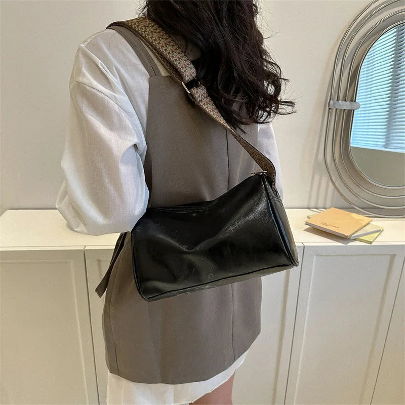 Boston Handbag in Vintage Chic PU Leather | Trendy Crossbody Bag