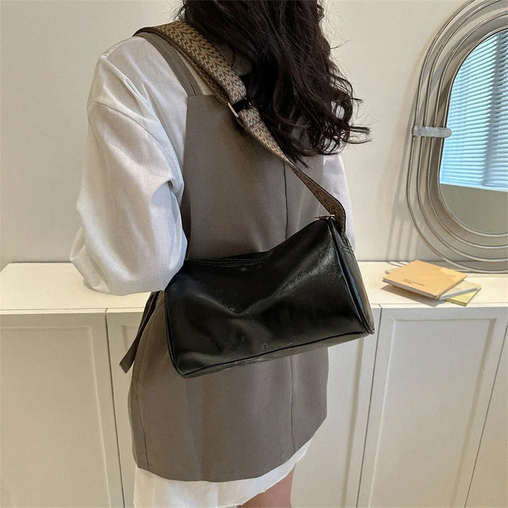 Boston Handbag in Vintage Chic PU Leather | Trendy Crossbody Bag