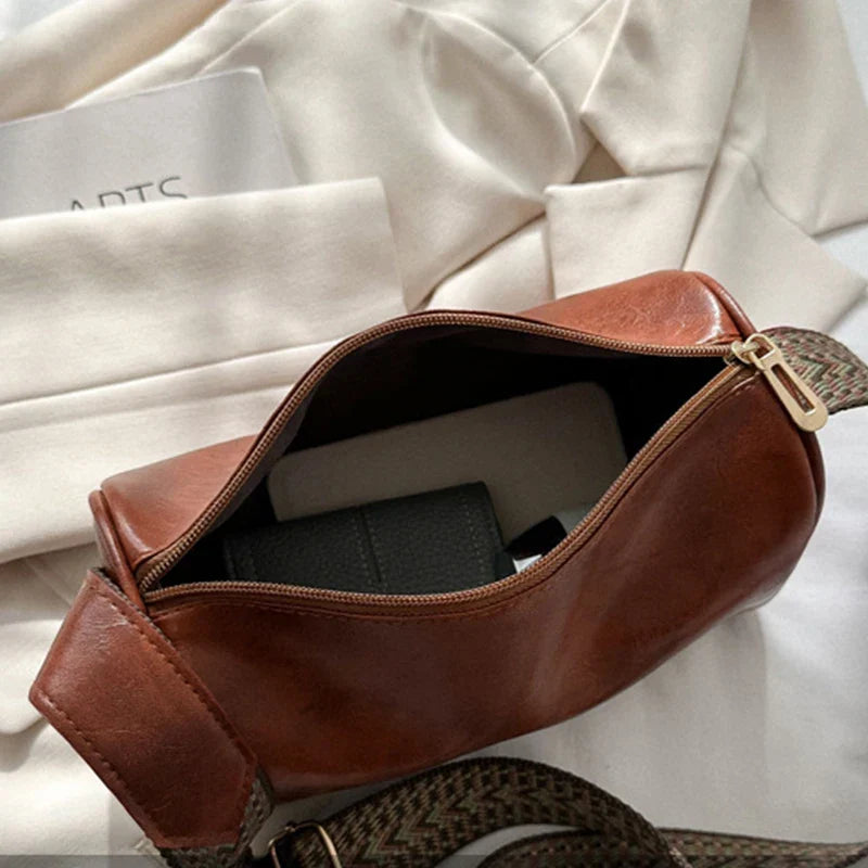 Boston Handbag in Vintage Chic PU Leather | Trendy Crossbody Bag